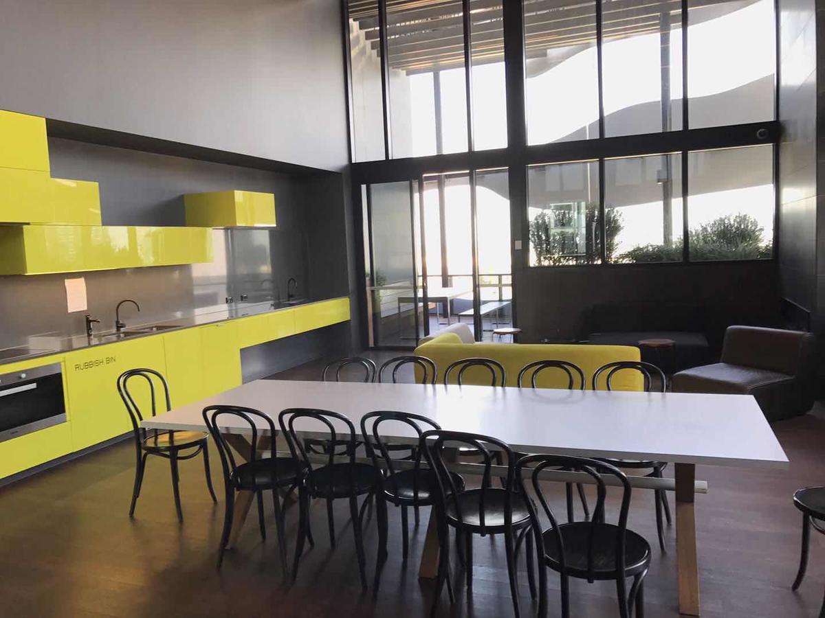 Hfn Heart Of Melbourne Cbd Apartment Екстериор снимка